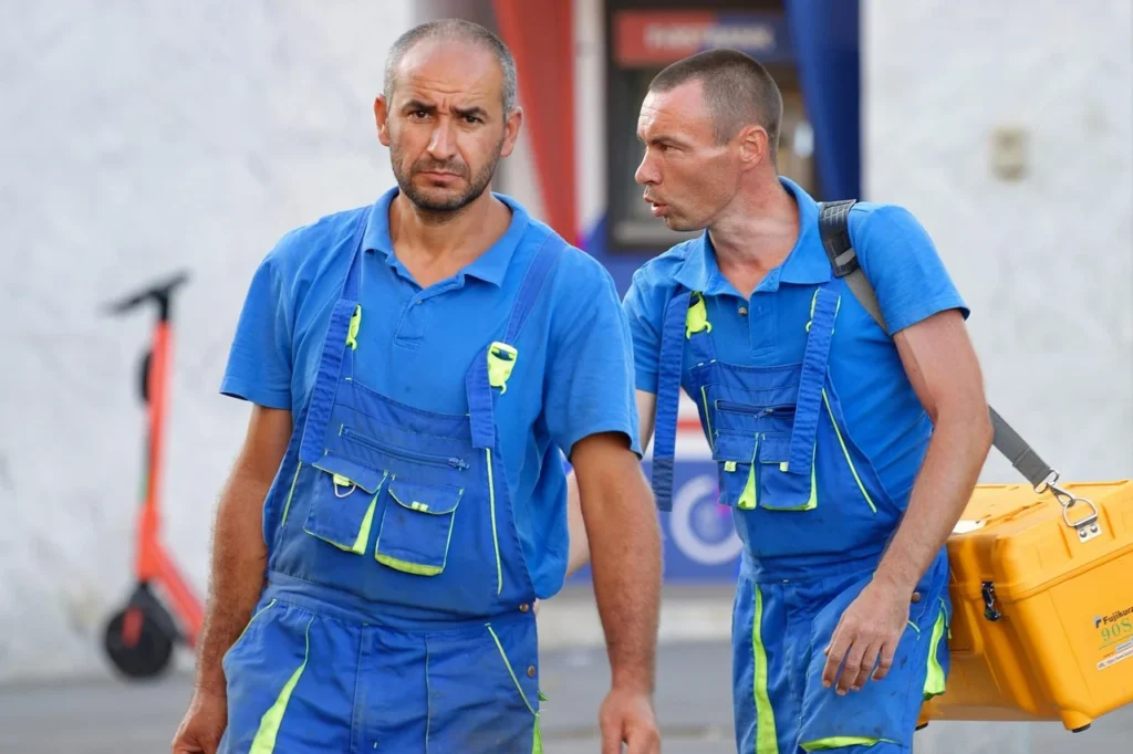 workers 6562119 1280 1